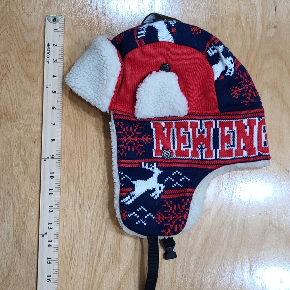 NWT New England ski hat with strap super cute